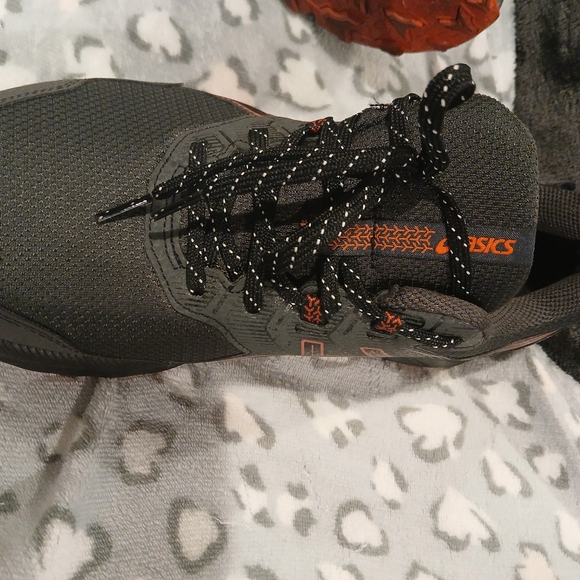 ASICS men size 11 - Picture 3 of 7